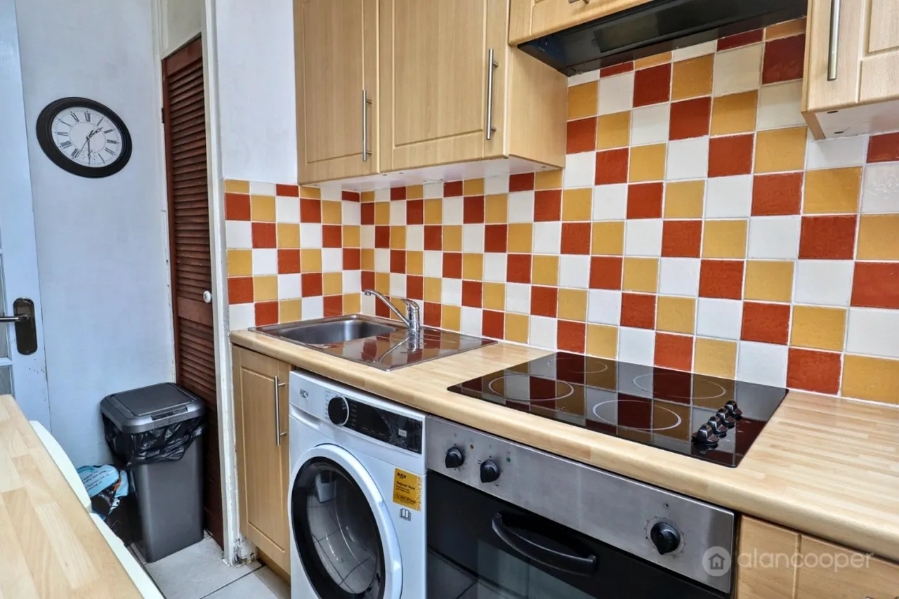 Simon Close, Attleborough, CV11, photo 8