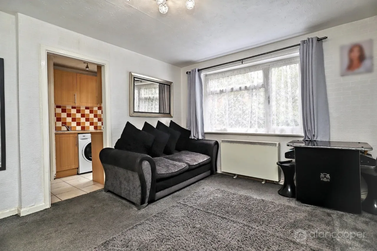 Simon Close, Attleborough, CV11, photo 5