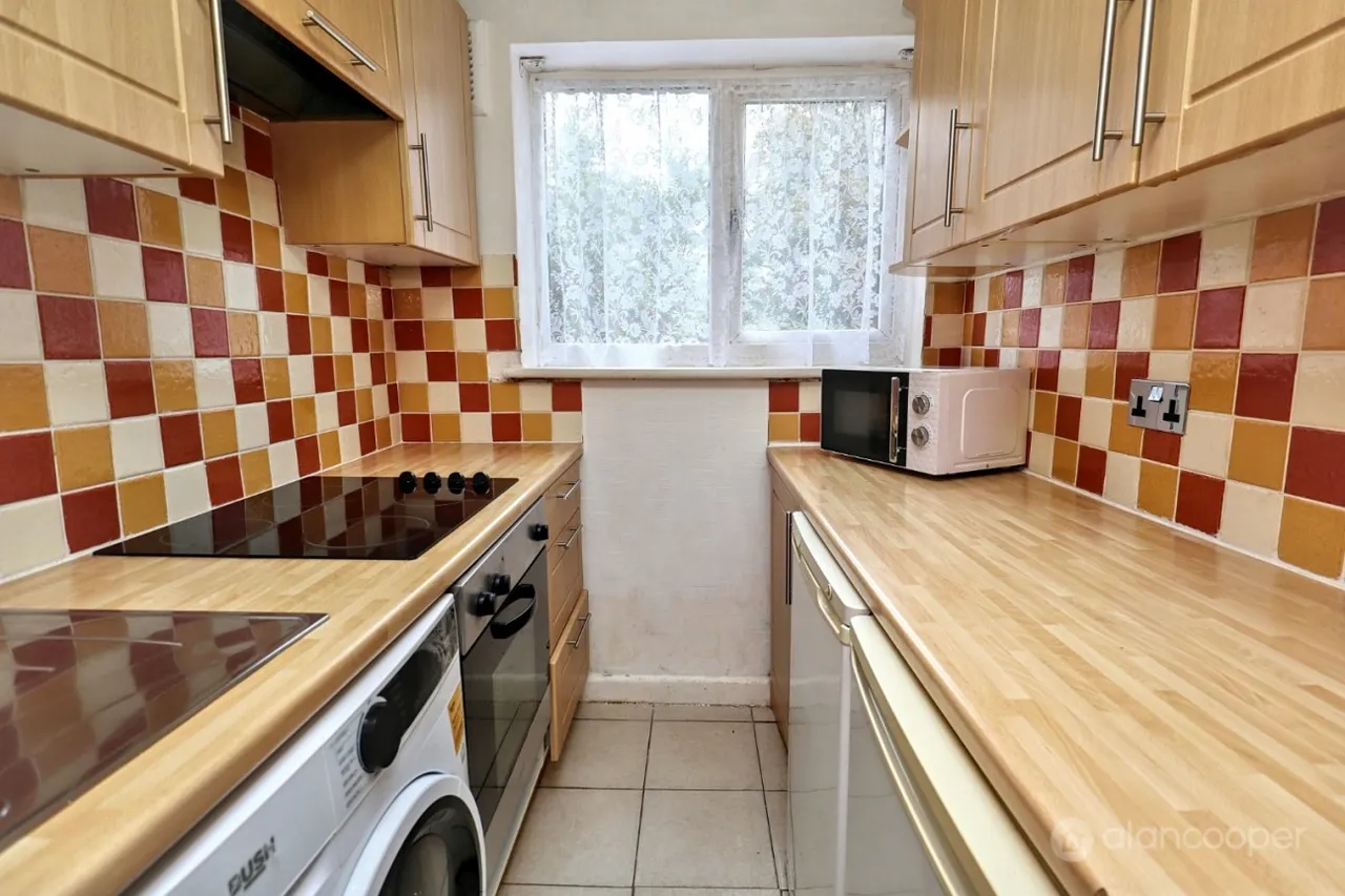 Simon Close, Attleborough, CV11, photo 7