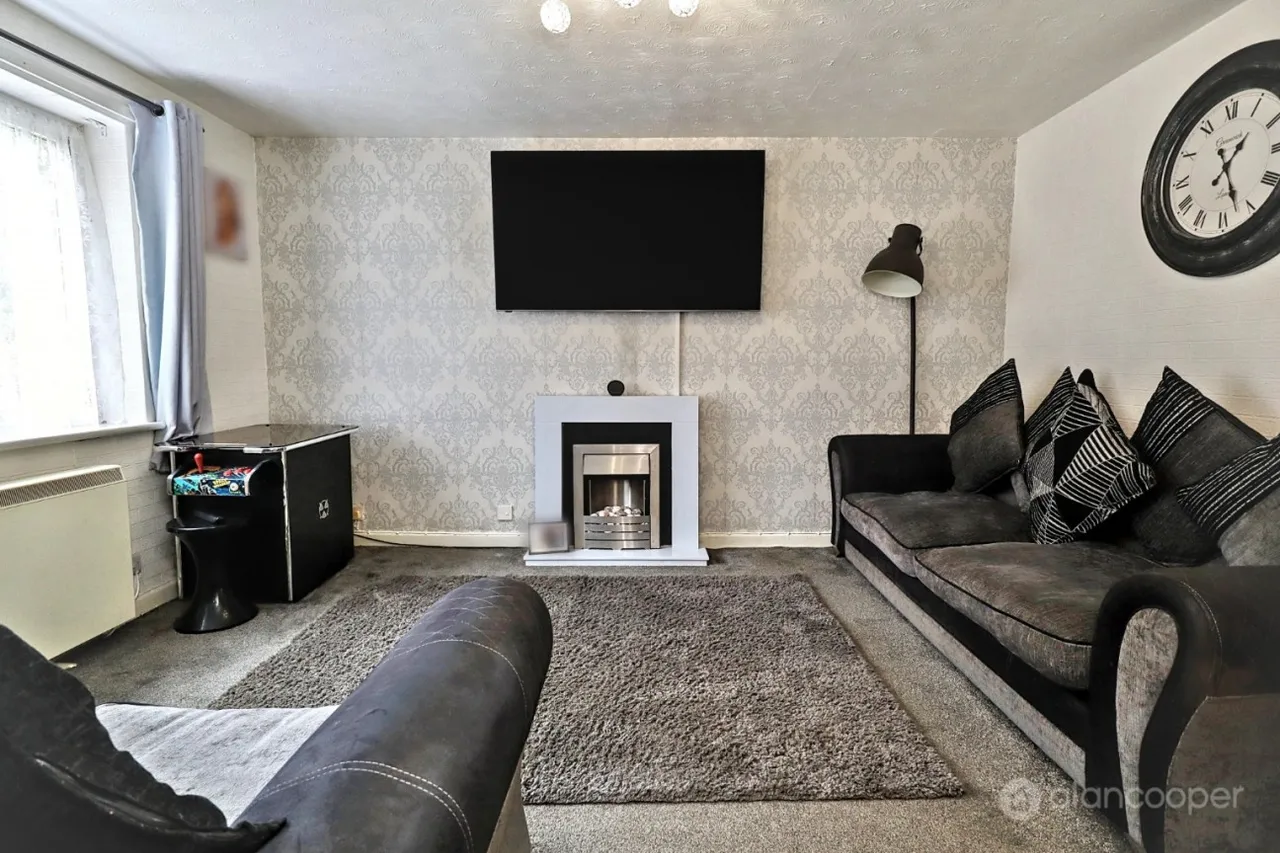 Simon Close, Attleborough, CV11, photo 4