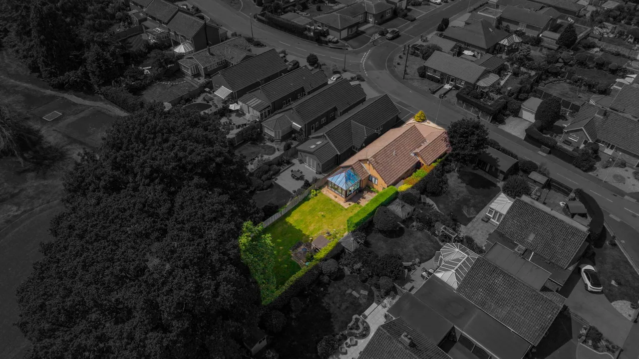 Links Drive, Norton, DY8, photo 25