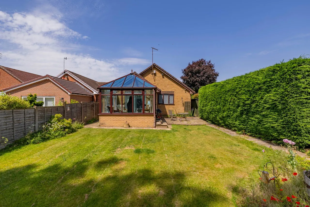Links Drive, Norton, DY8, photo 20