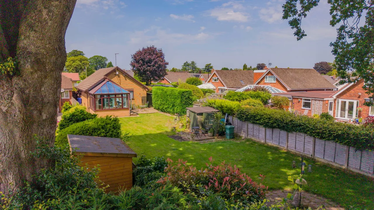 Links Drive, Norton, DY8, photo 24