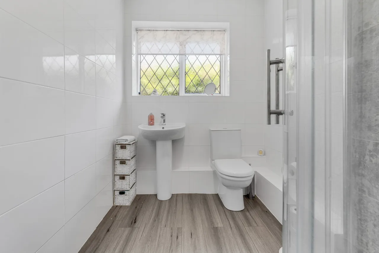 Links Drive, Norton, DY8, photo 16