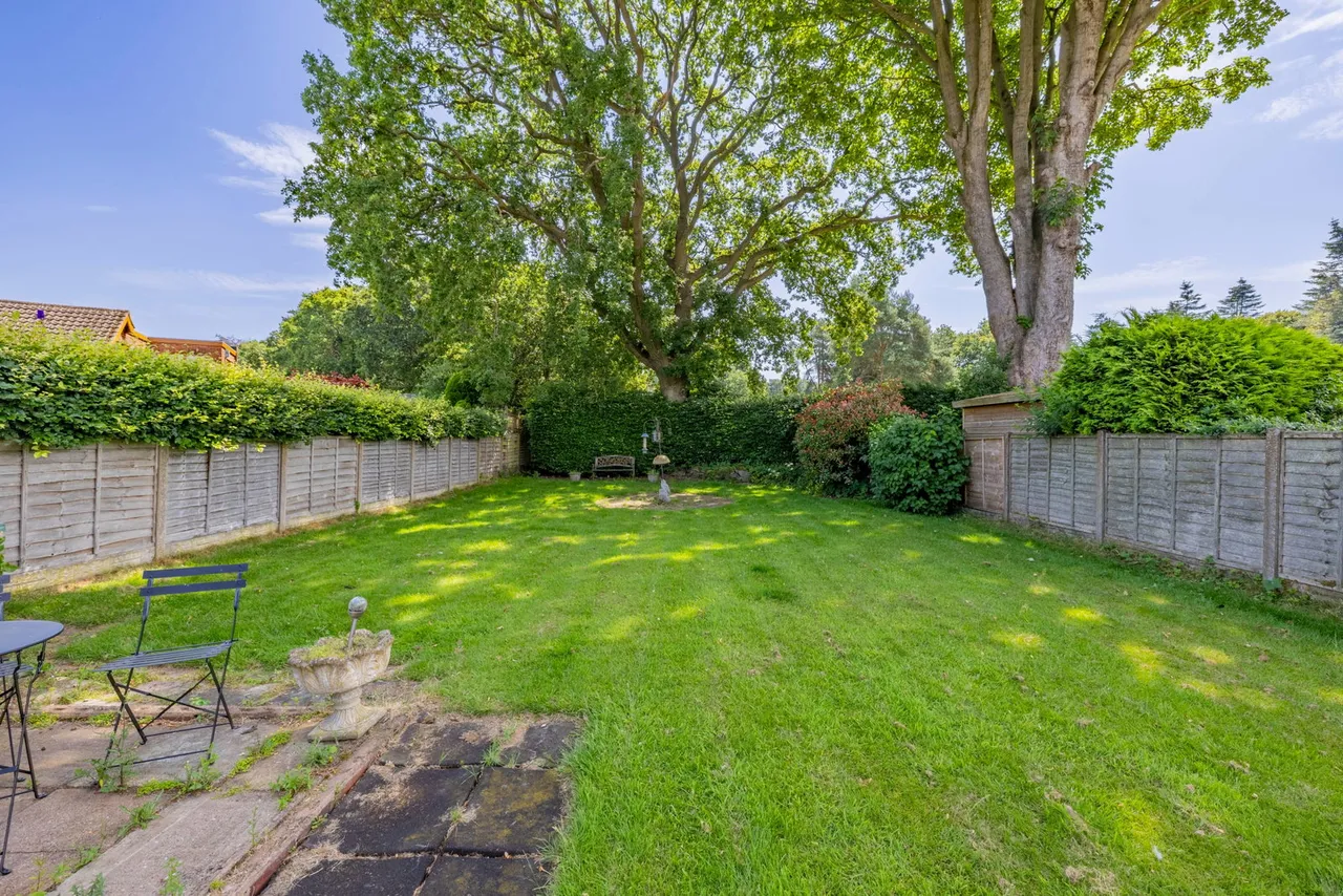 Links Drive, Norton, DY8, photo 19
