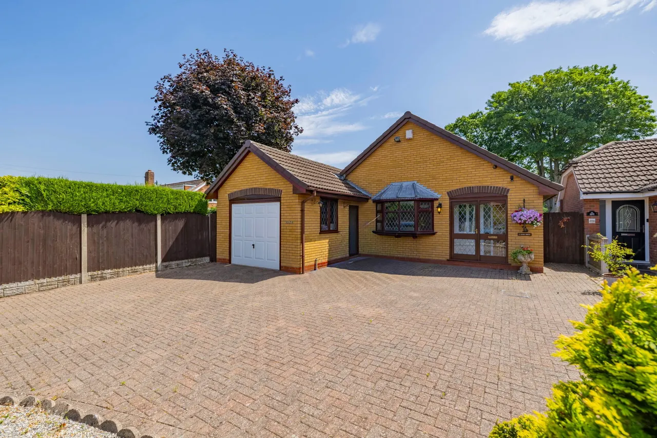 Links Drive, Norton, DY8, photo 26