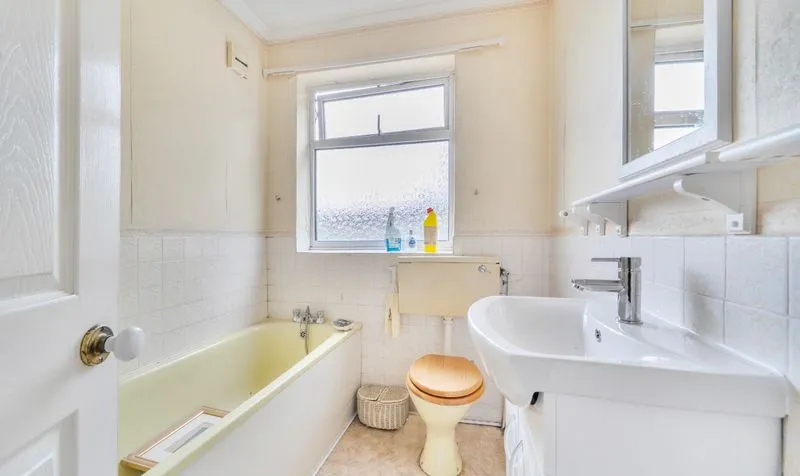 Stane Way, Epsom, KT17, photo 15