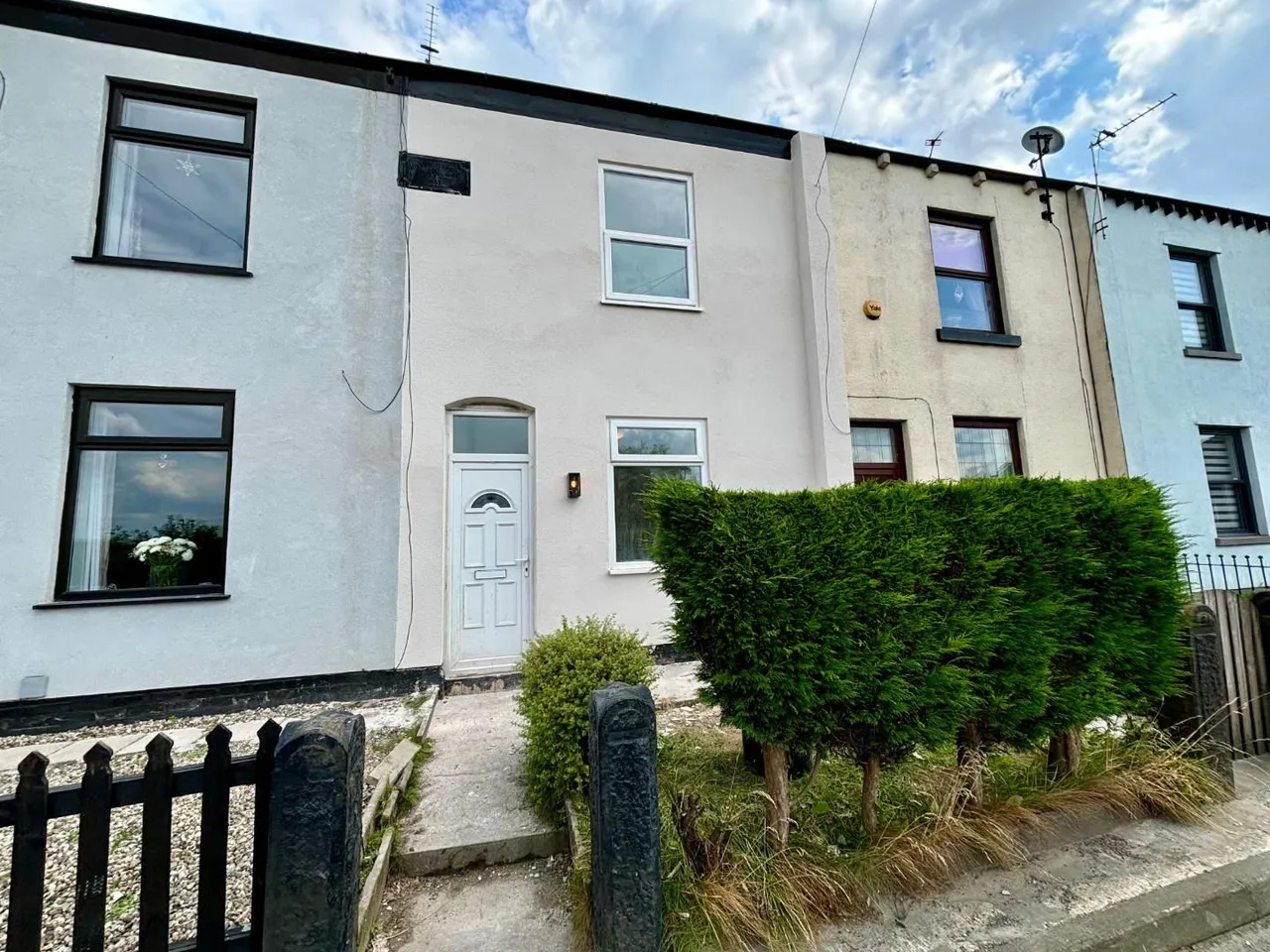 2 bed house to rent, Croft Lane, Bury, BL9