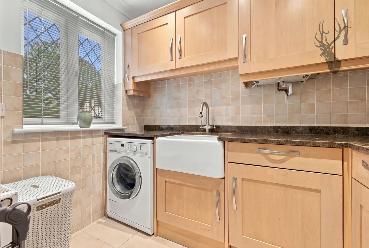 Canterbury Close, Chigwell, IG7, photo 8