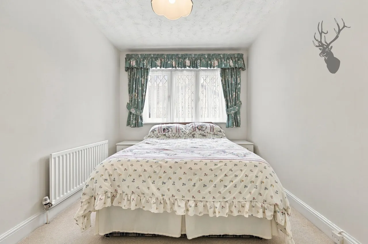 Canterbury Close, Chigwell, IG7, photo 18