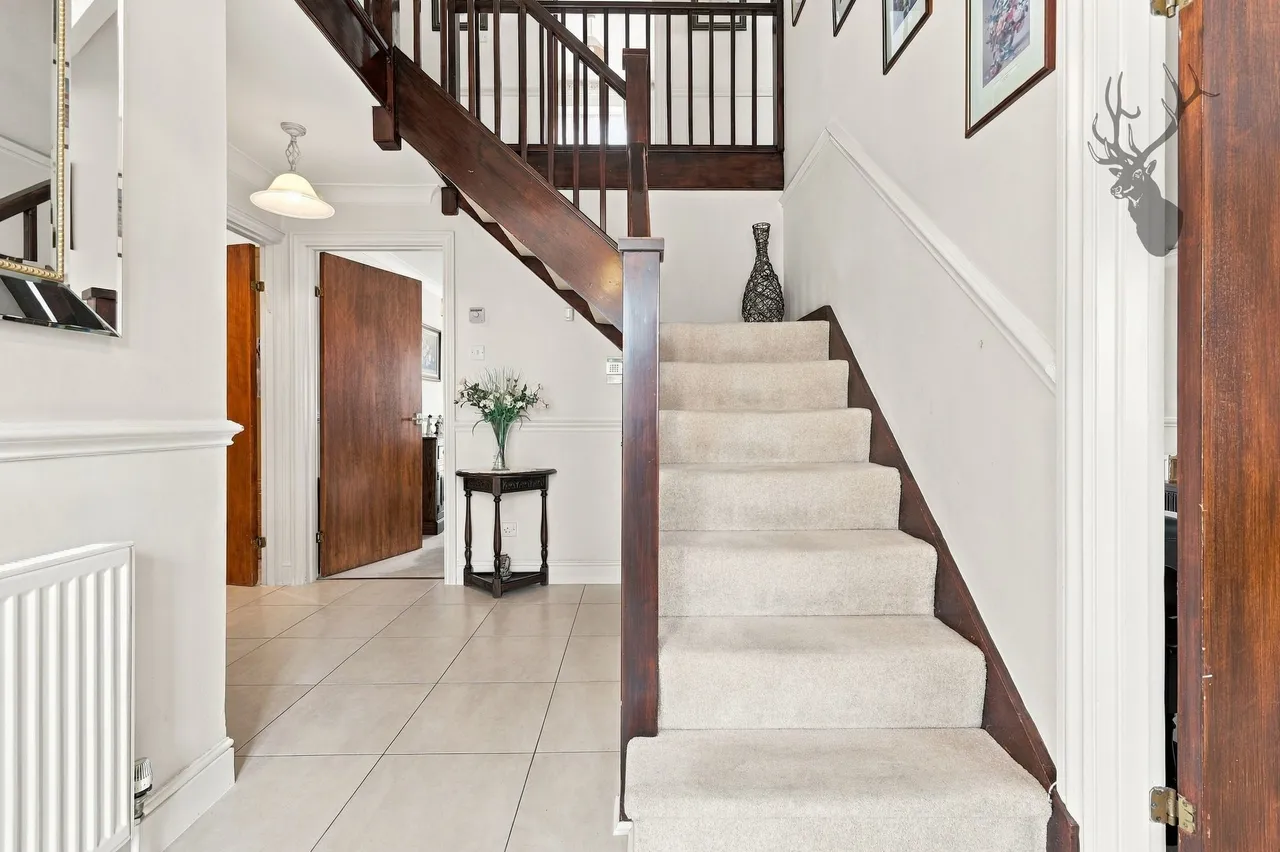 Canterbury Close, Chigwell, IG7, photo 11