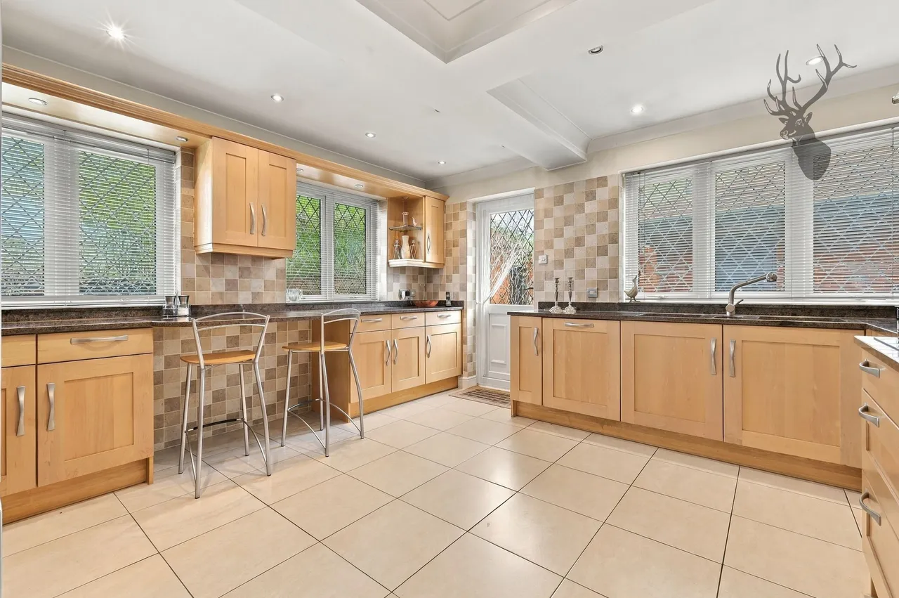 Canterbury Close, Chigwell, IG7, photo 5