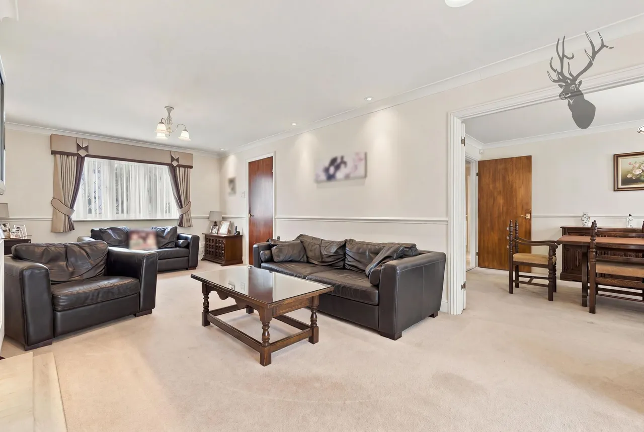 Canterbury Close, Chigwell, IG7, photo 3