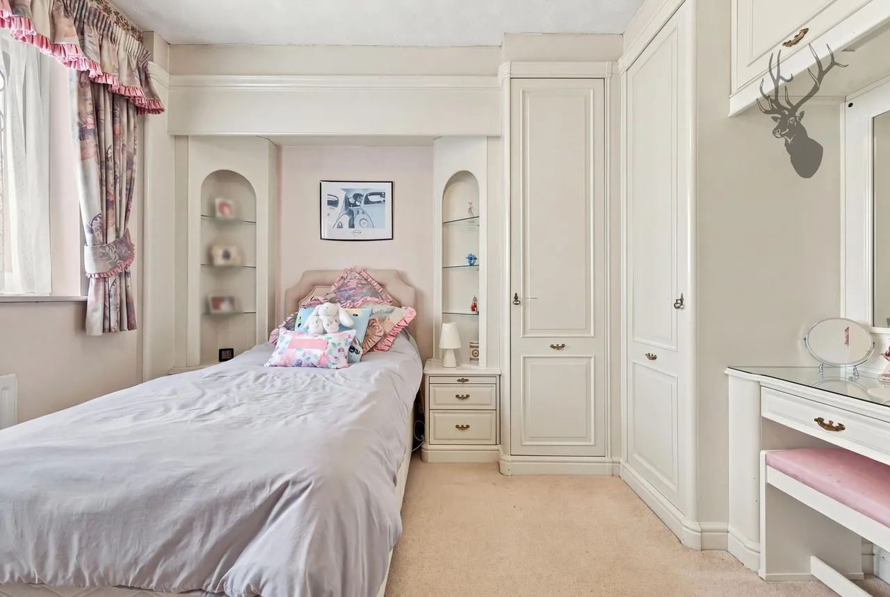 Canterbury Close, Chigwell, IG7, photo 17