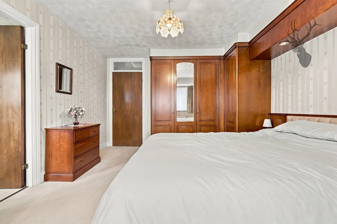 Canterbury Close, Chigwell, IG7, photo 14