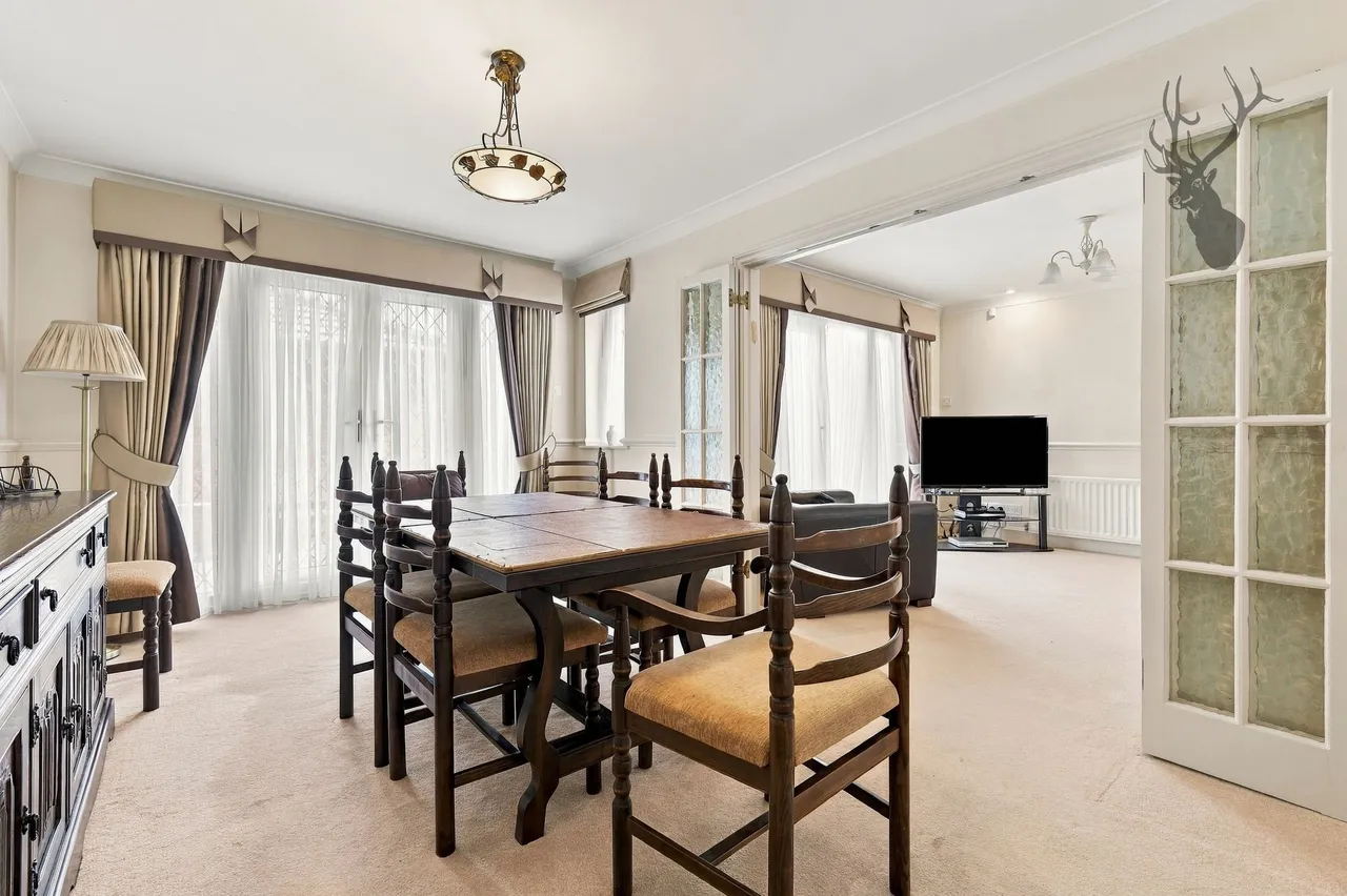 Canterbury Close, Chigwell, IG7, photo 4