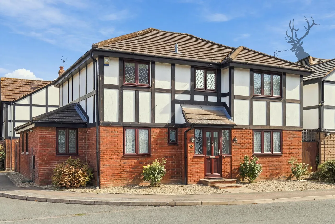 4 bed house for sale, Canterbury Close, Chigwell, IG7