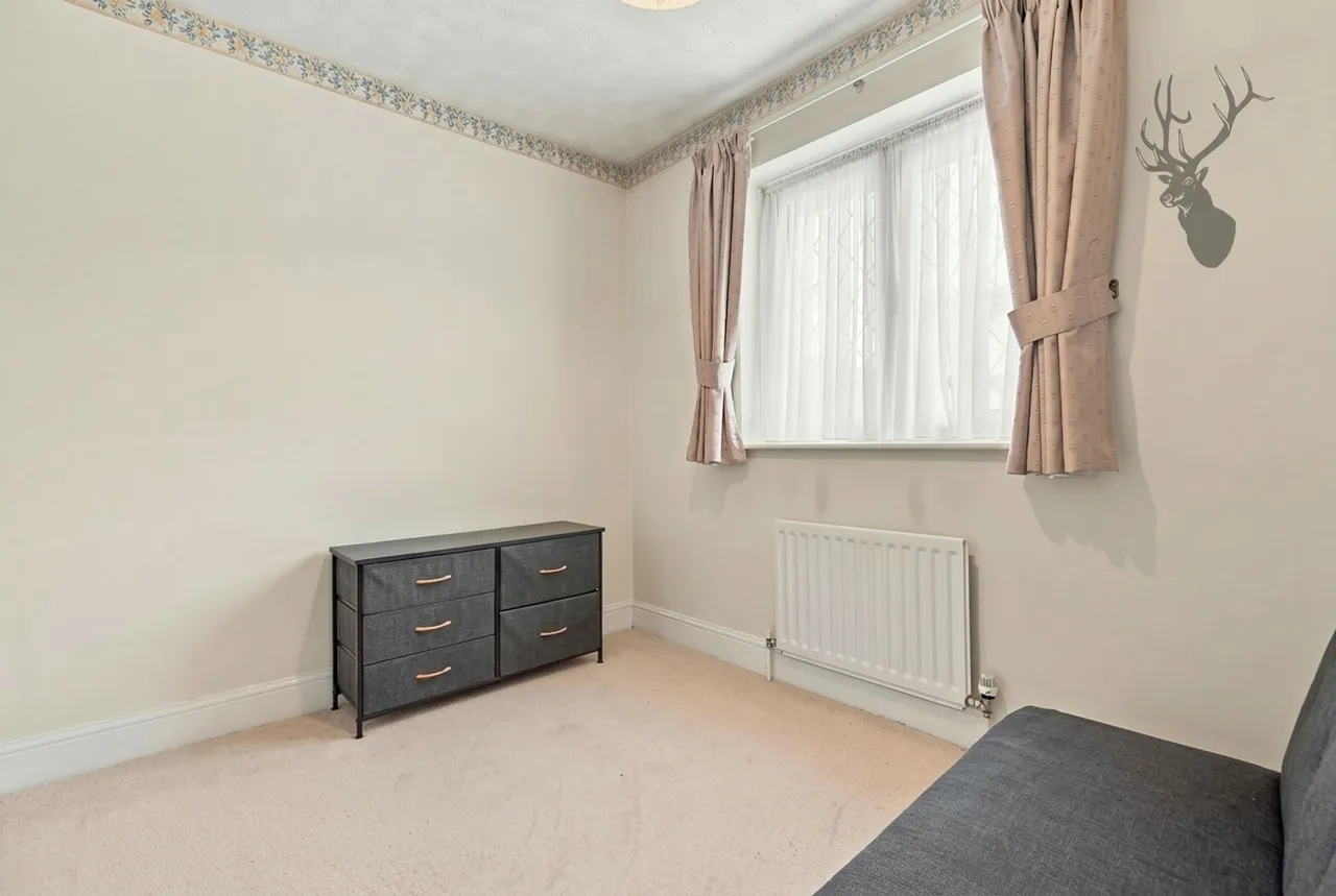 Canterbury Close, Chigwell, IG7, photo 19