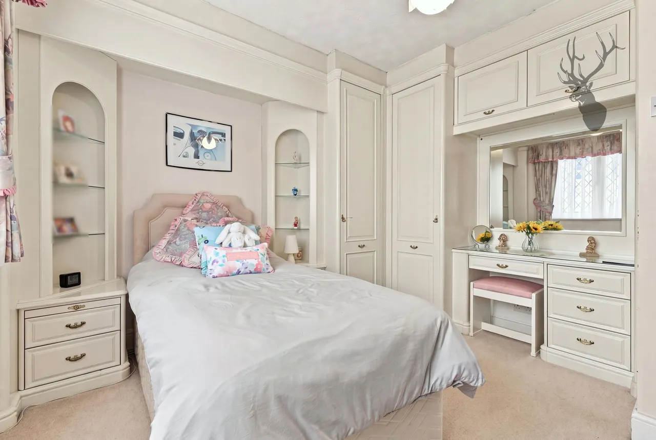 Canterbury Close, Chigwell, IG7, photo 16