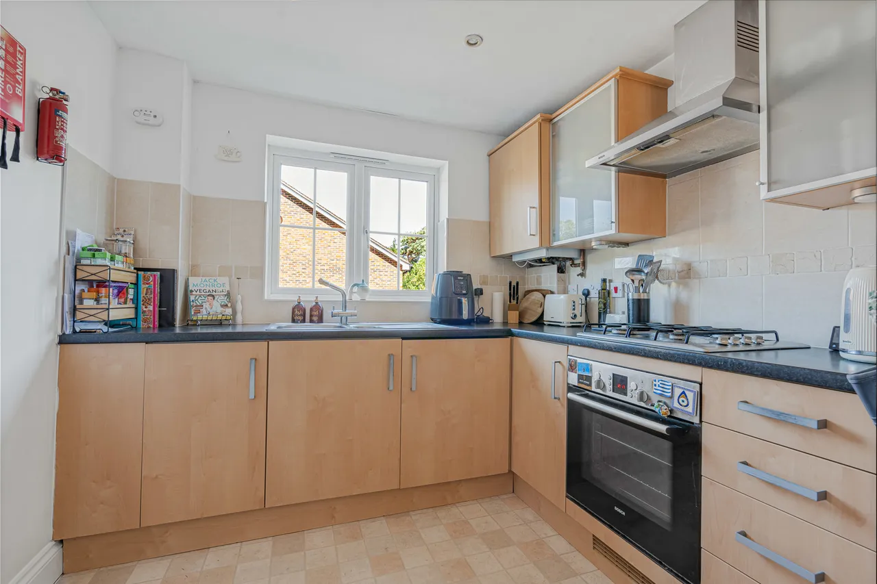 Fircroft Road, Englefield Green, TW20, photo 9
