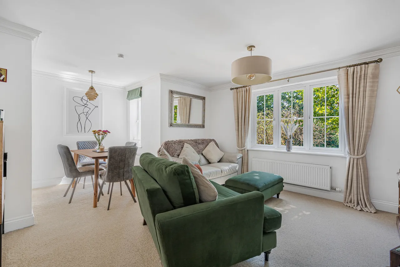 Fircroft Road, Englefield Green, TW20, photo 2