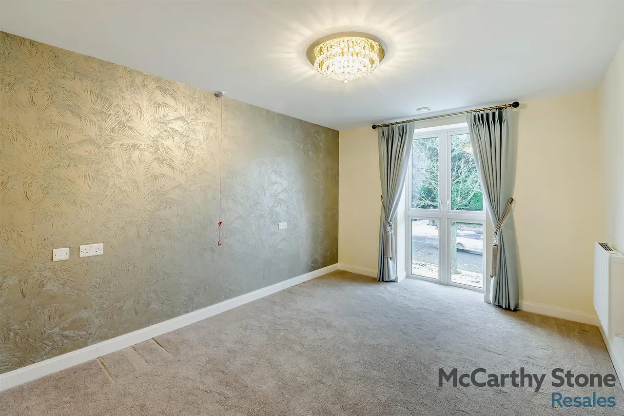 2 bed flat for sale, Filey Road, Scarborough, YO11