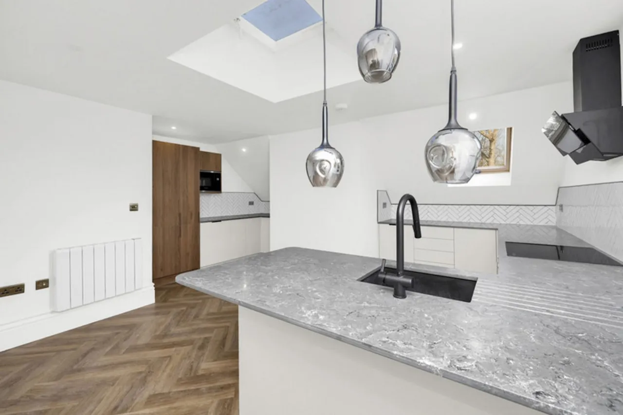 2 bed flat for sale, Hillmartin Road, London, N7