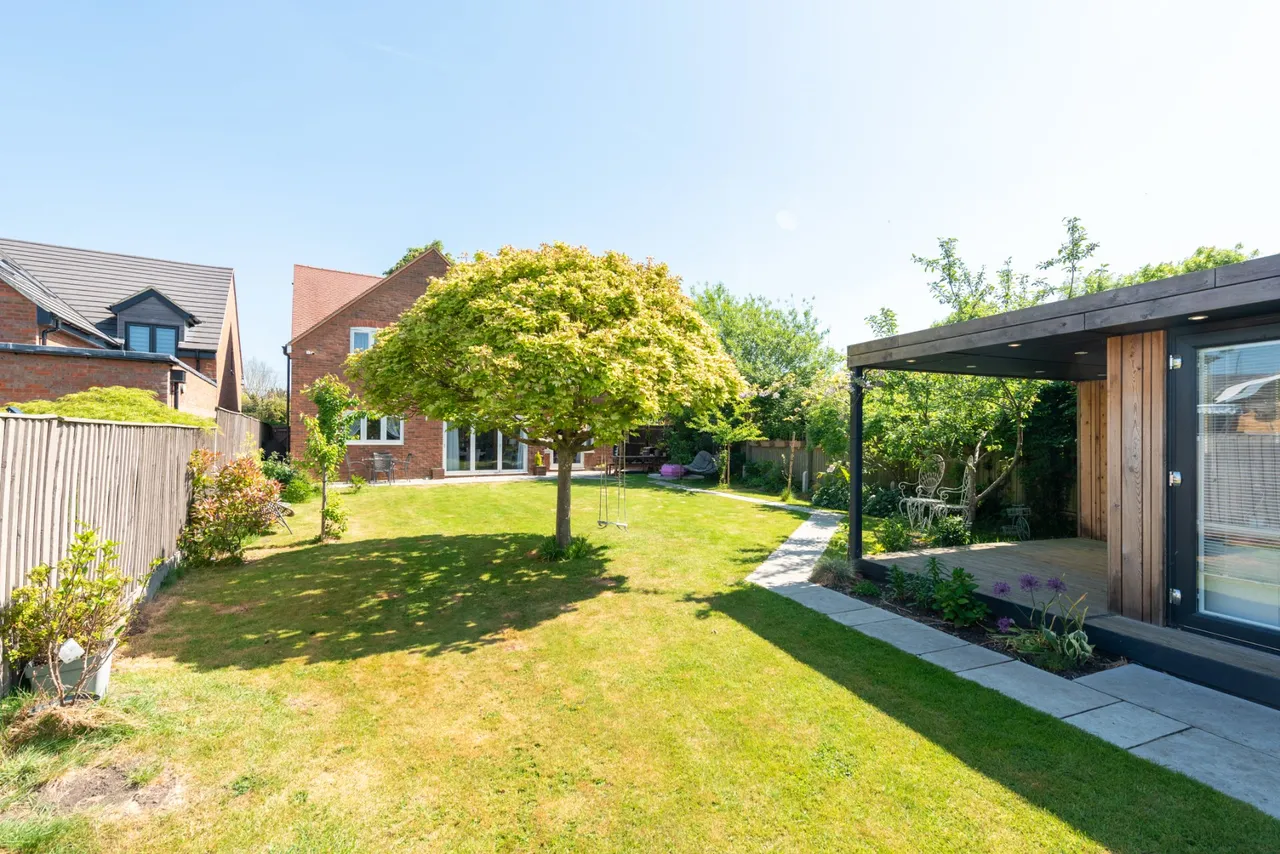 Lower Road, Stoke Mandeville, HP22, photo 10