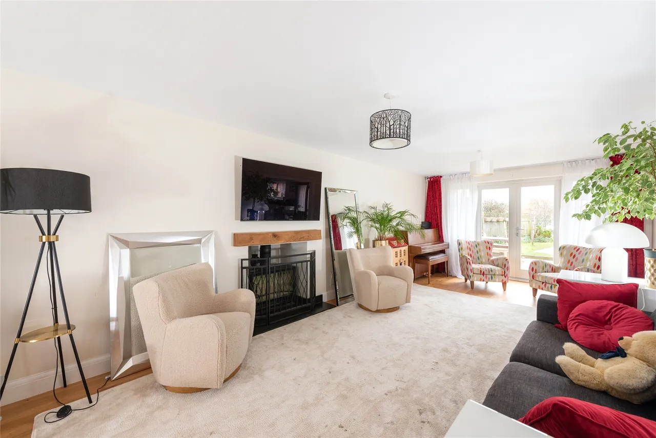 Lower Road, Stoke Mandeville, HP22, photo 17