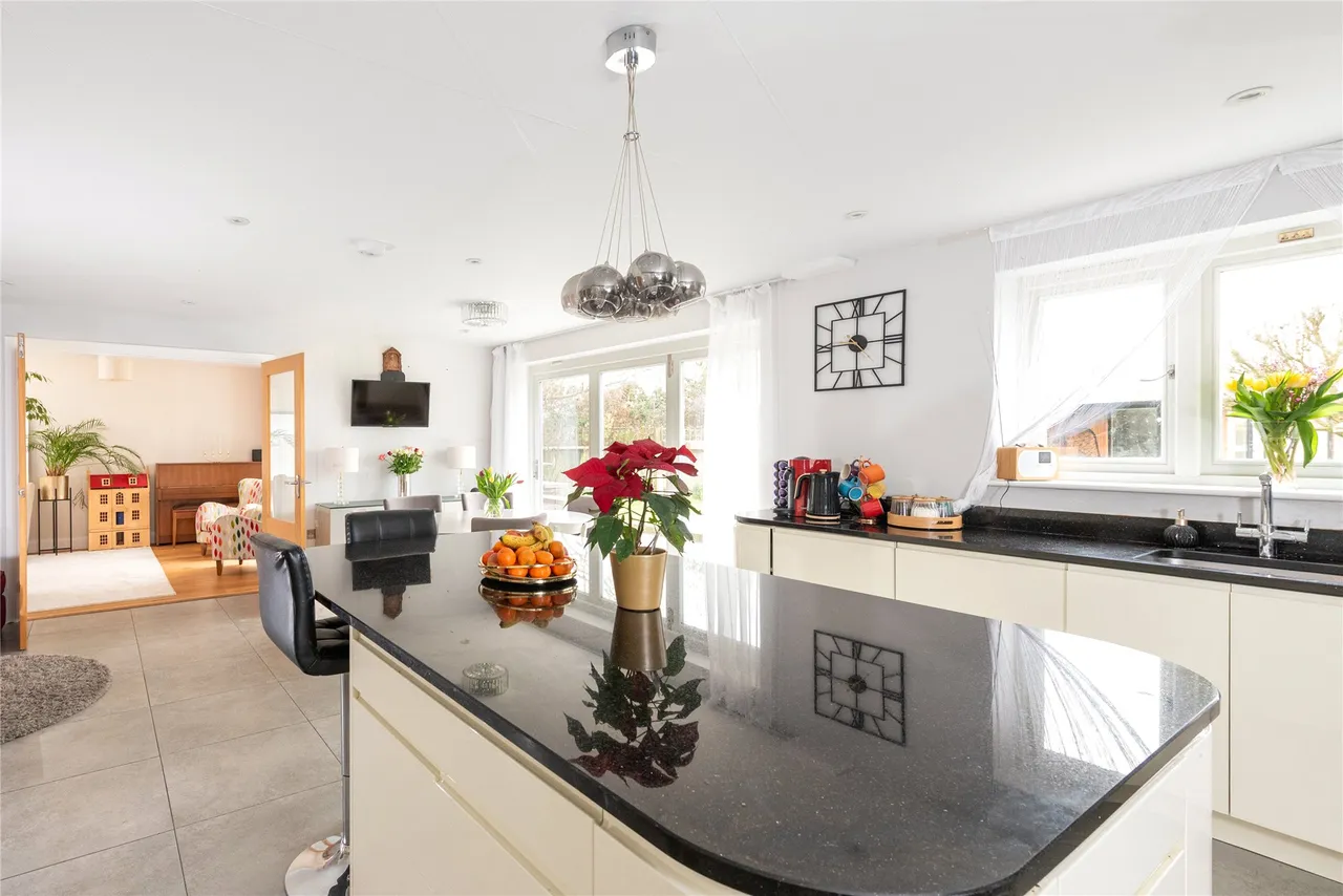 Lower Road, Stoke Mandeville, HP22, photo 3