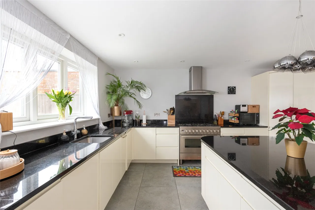 Lower Road, Stoke Mandeville, HP22, photo 14