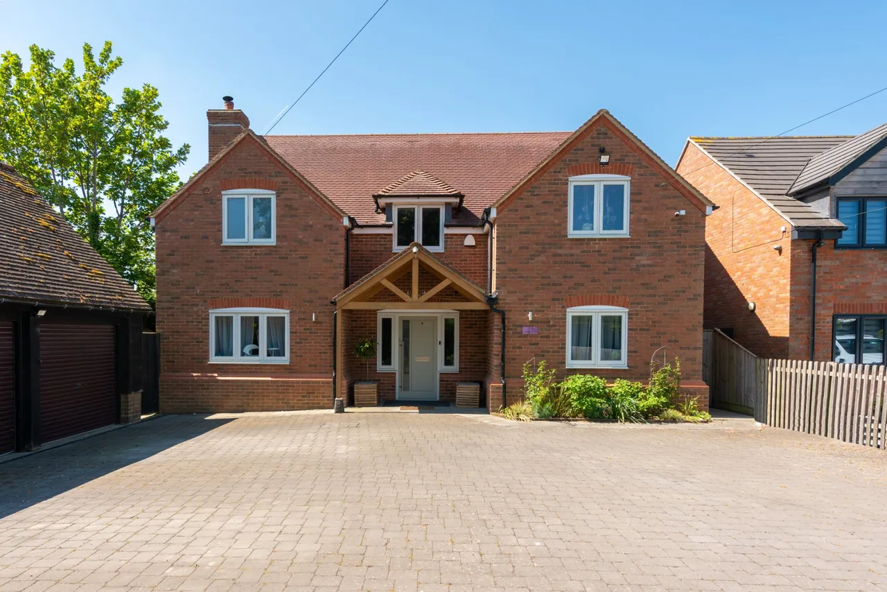 4 bed house for sale, Lower Road, Stoke Mandeville, HP22