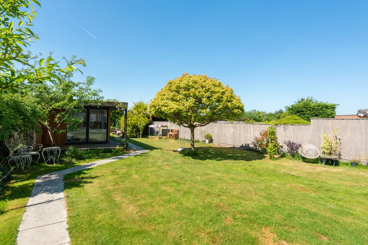 Lower Road, Stoke Mandeville, HP22, photo 13