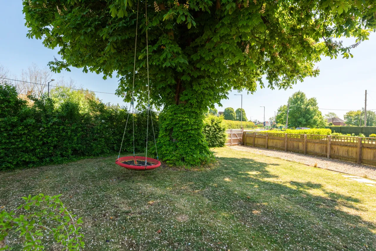 Lower Road, Stoke Mandeville, HP22, photo 11