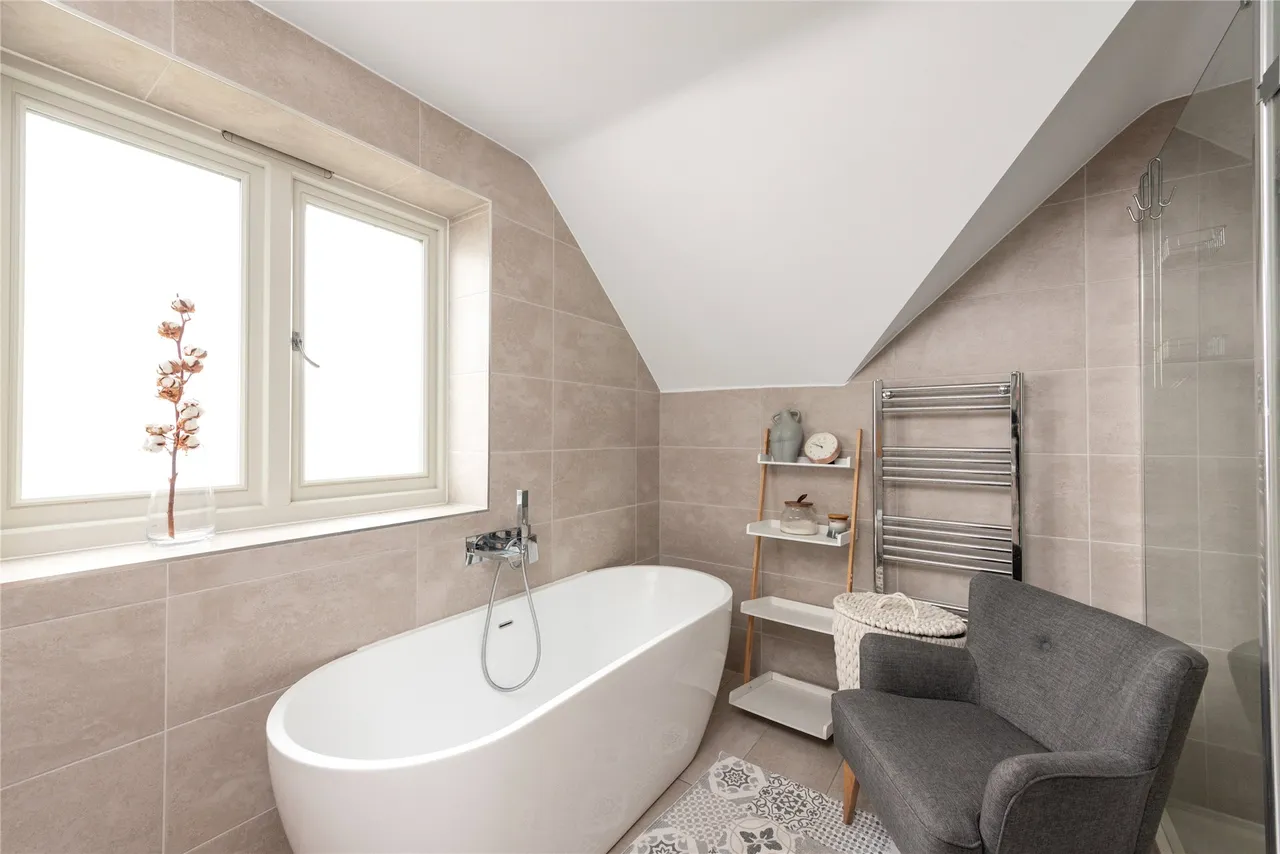 Lower Road, Stoke Mandeville, HP22, photo 9