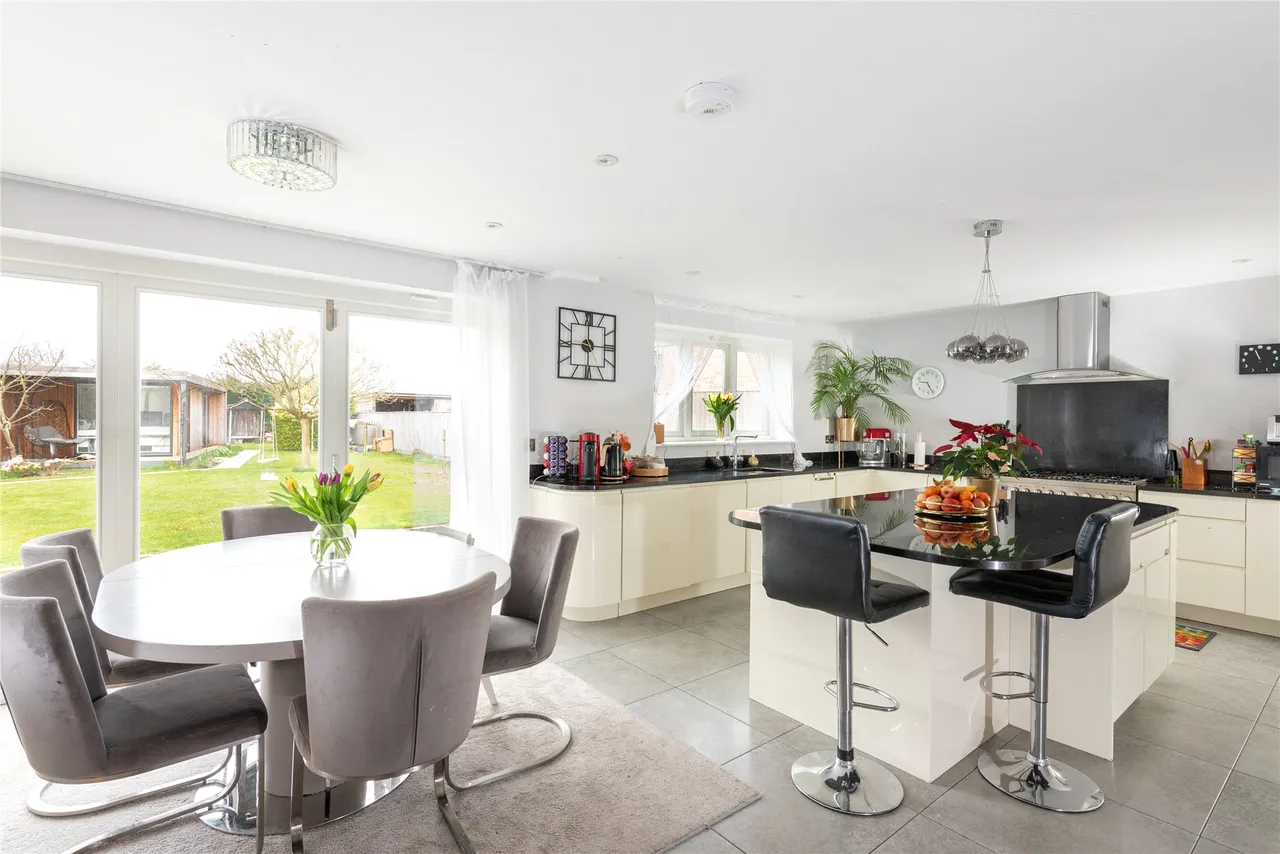 Lower Road, Stoke Mandeville, HP22, photo 15