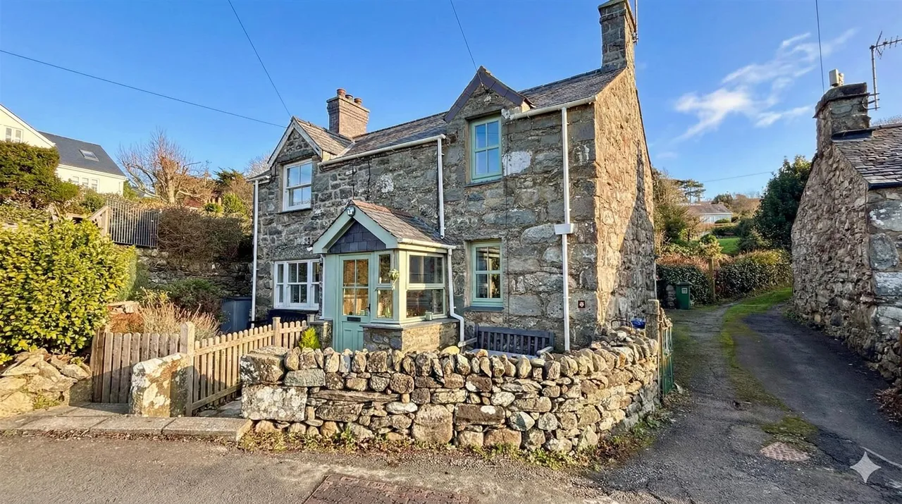 1 bed house for sale, Rose Cottage, Llanfair, LL46