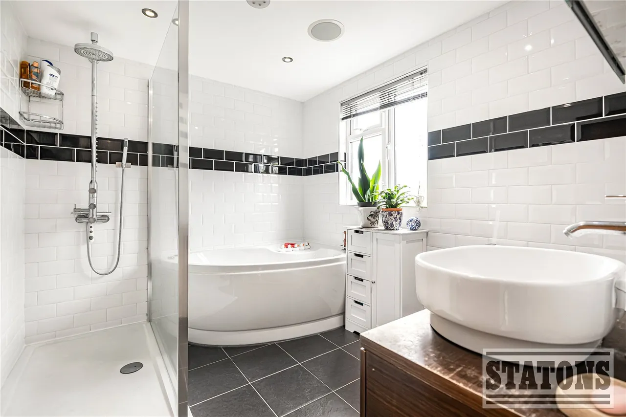 Verwood Drive, Cockfosters, EN4 9TP, photo 19