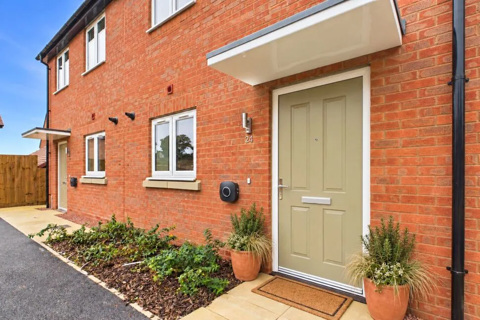Hadlow Gardens, Kettering, NN16, photo 2