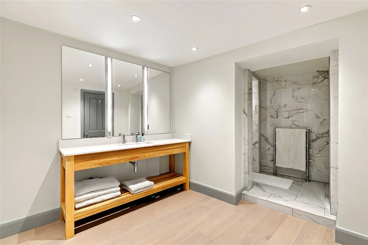 Fulham Road, London, SW10, photo 12