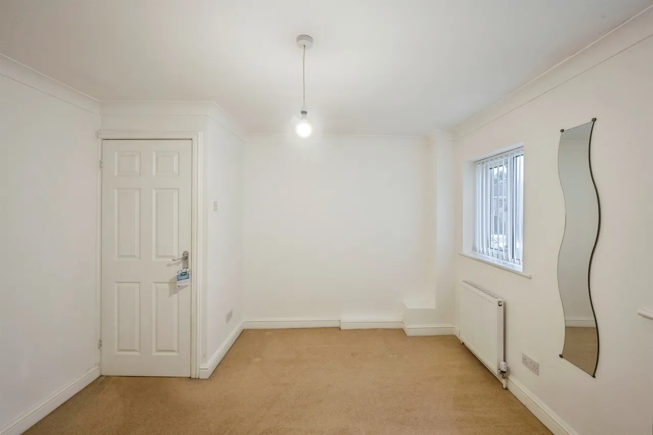 Pagnell Avenue, Thurnscoe, S63, photo 13