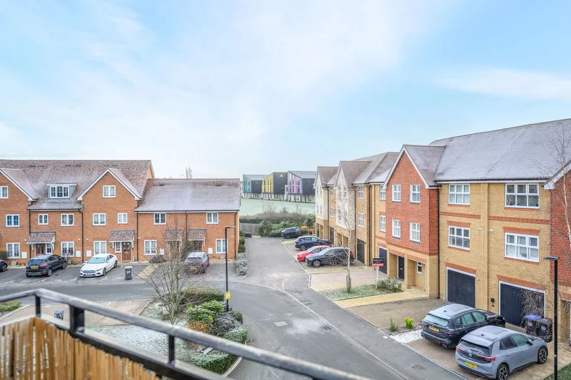 Alderson Grove Hersham, Walton-On-Thames KT12 5EG, photo 10