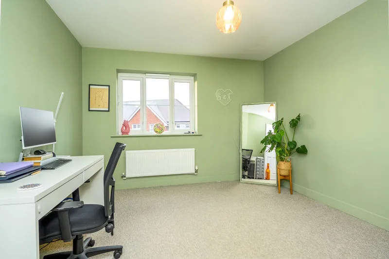 Alderson Grove Hersham, Walton-On-Thames KT12 5EG, photo 8