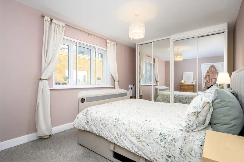 Alderson Grove Hersham, Walton-On-Thames KT12 5EG, photo 7