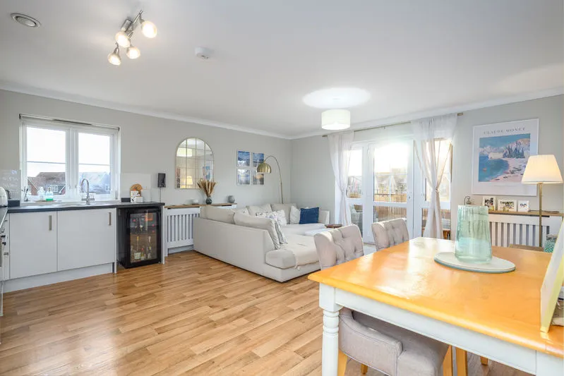 Alderson Grove Hersham, Walton-On-Thames KT12 5EG, photo 4