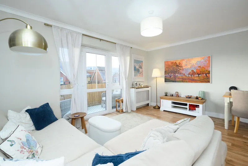 Alderson Grove Hersham, Walton-On-Thames KT12 5EG, photo 6
