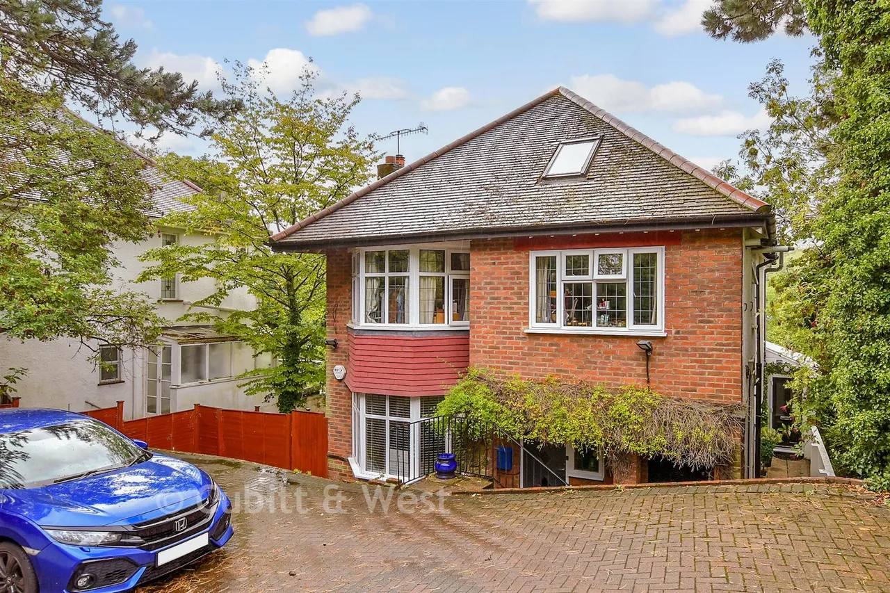 1 bed flat for sale, Downs Court Road, Purley, CR8