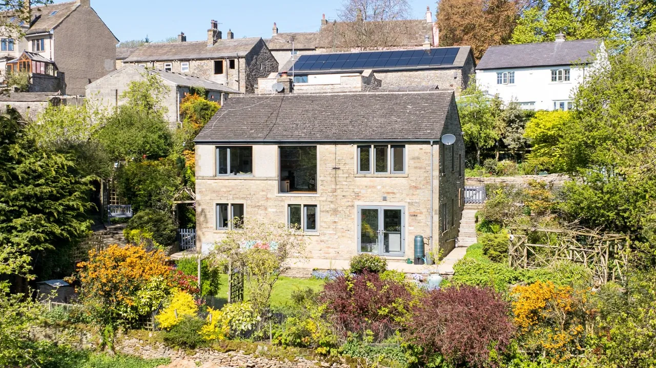 5 bed house for sale, Old Road, Thornton in Craven, BD23