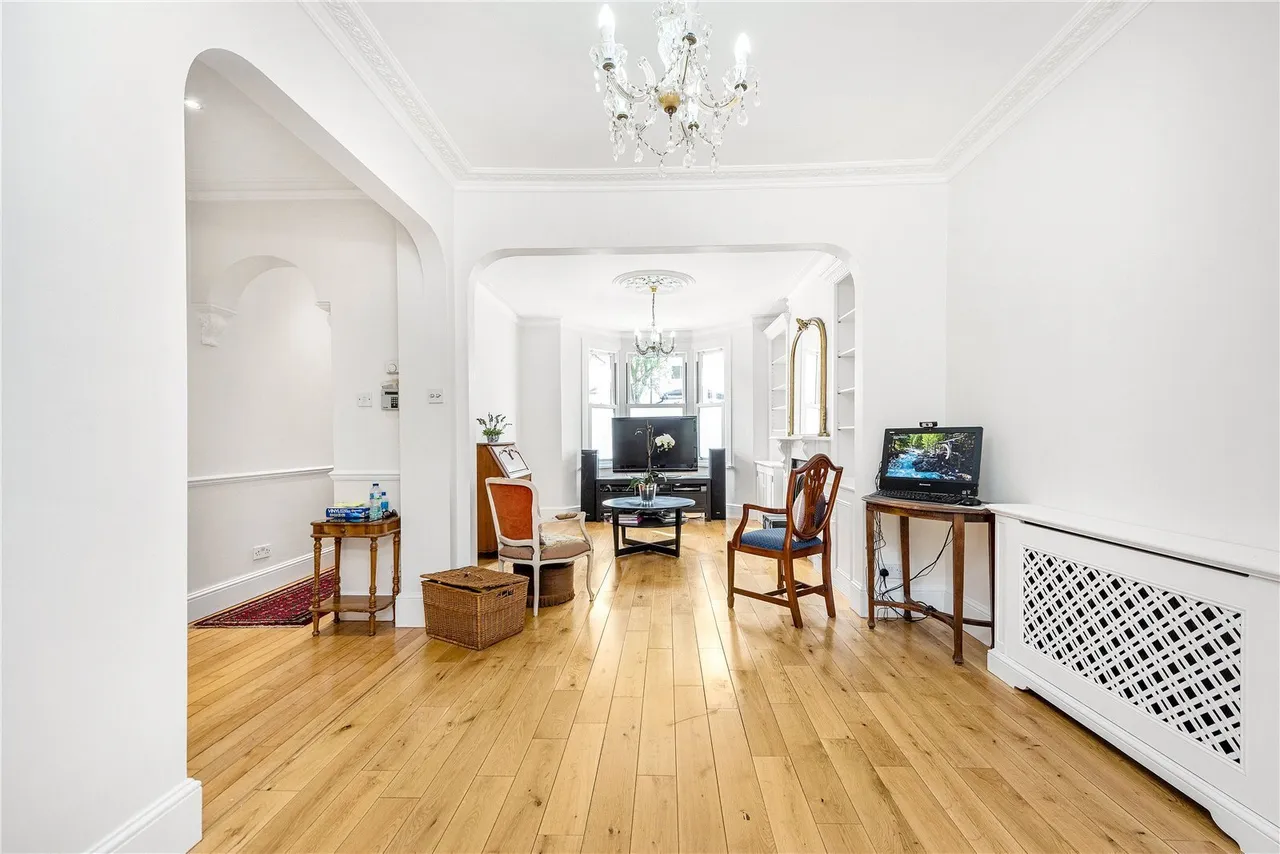 Colestown Street, London, SW11, photo 2