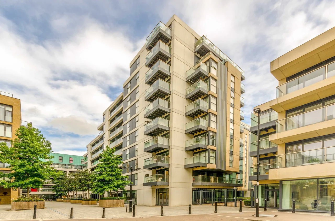 2 bed flat to rent — 90 Dance Square, London